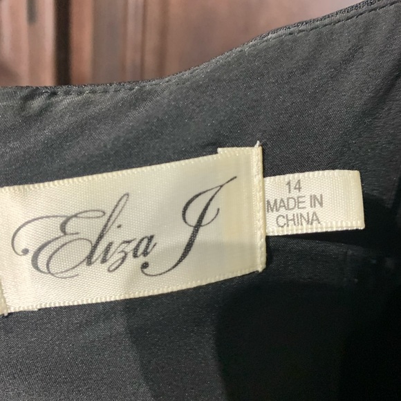 Beautiful dress! Worn once good quality. Full length - Picture 3 of 4